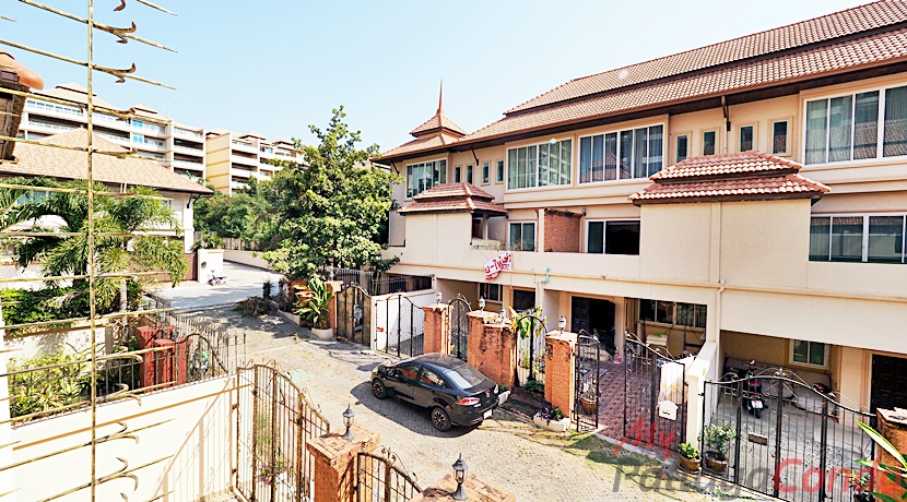 Beverly Hills Village Pattaya Townhouse For Sale - HP0006