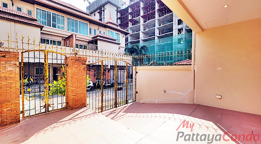 Beverly Hills Village Pattaya Townhouse For Sale - HP0006