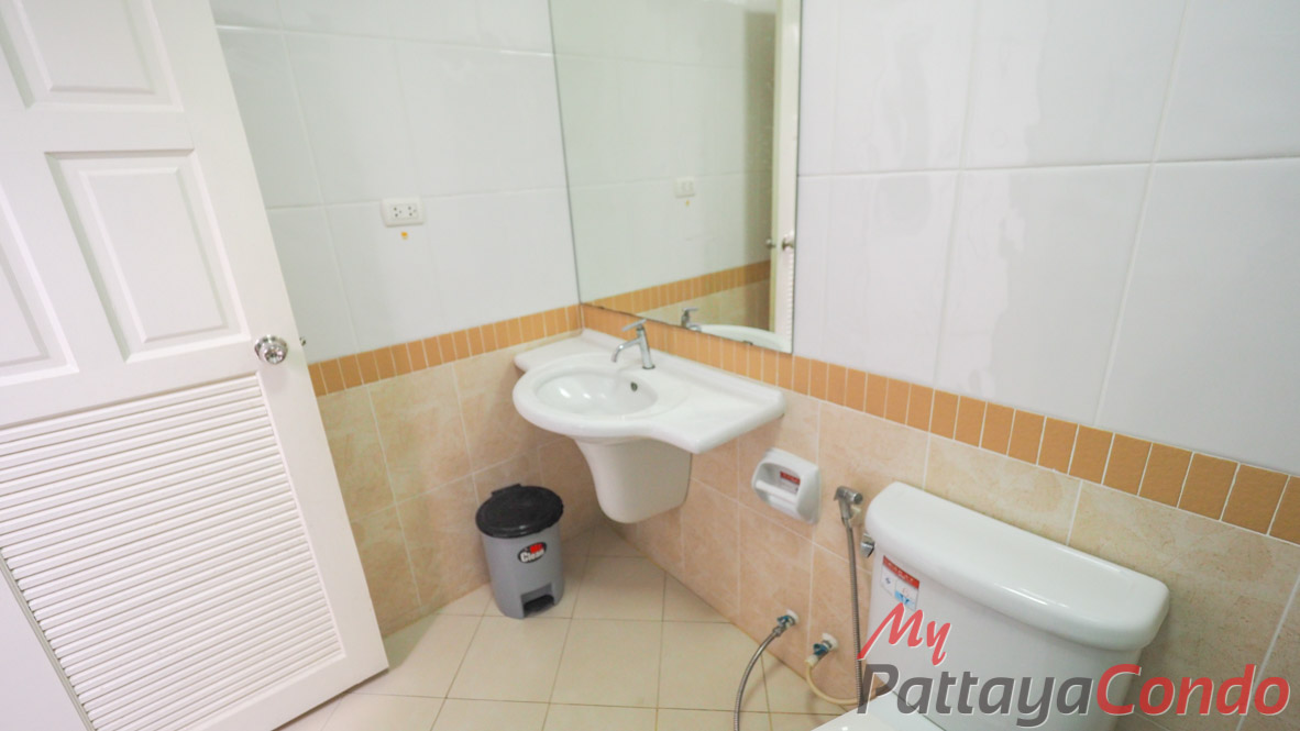 Chokchai Village 7 Townhouse Pattaya For Sale - HECCV701