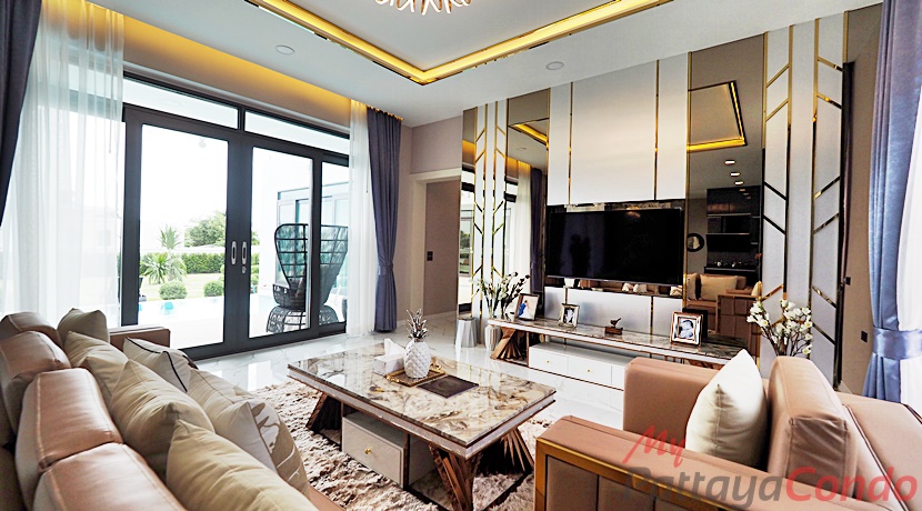 Palm Lakeside Pattaya Villa For Sale East Pattaya - HEPLP01