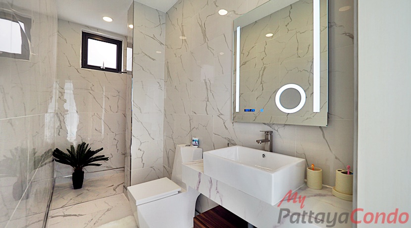 Palm Lakeside Pattaya Villa For Sale East Pattaya - HEPLP01