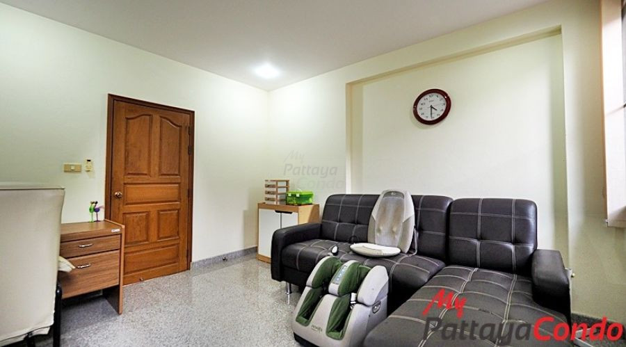 Paradise Villa 3 Village East Pattaya House For Sale - HEPRV301