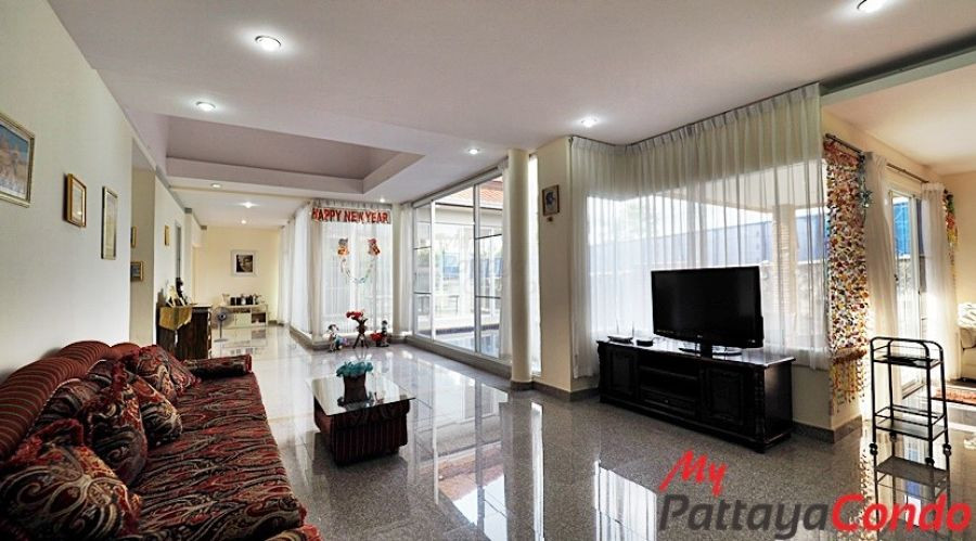 Paradise Villa 3 Village East Pattaya House For Sale - HEPRV301