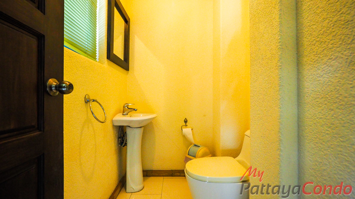 Santa Maria East Pattaya Townhouse For Sale - HESM03