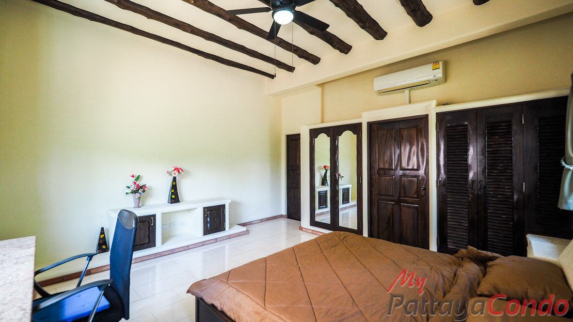 Santa Maria East Pattaya Townhouse For Sale - HESM03-18