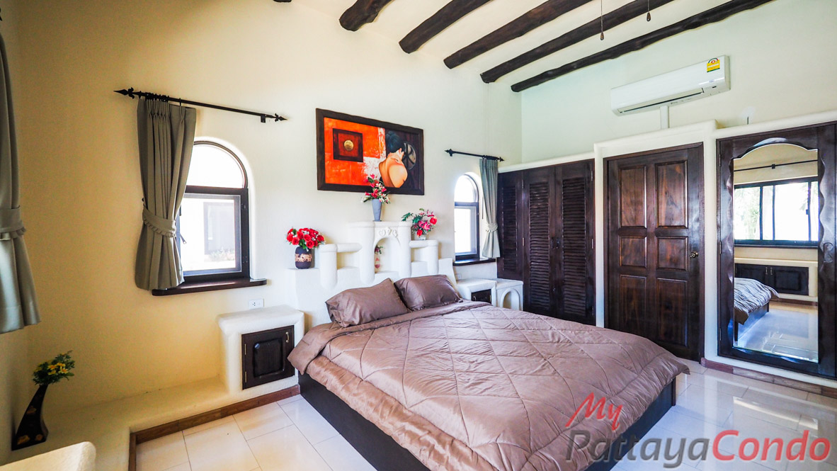 Santa Maria East Pattaya Townhouse For Sale - HESM03
