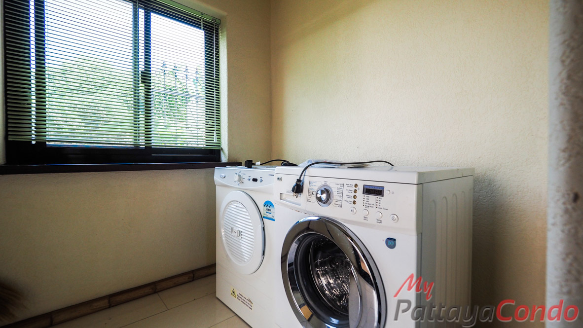 Santa Maria East Pattaya Townhouse For Sale - HESM03