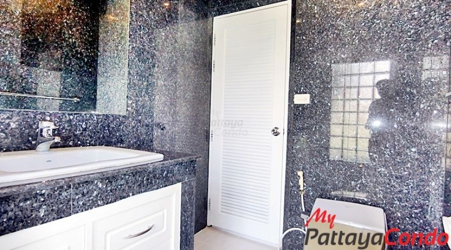 Swiss Paradise Village East Pattaya House For Sale - HESW01