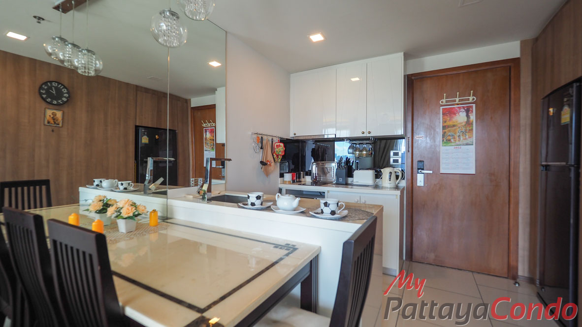 The Peak Towers Pattaya Condo For Sale - PEAKT75