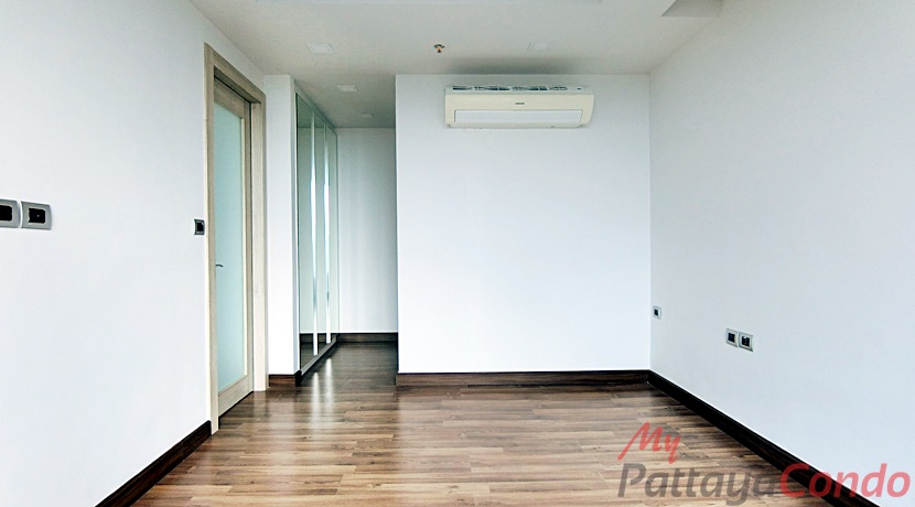 The Peak Towers Pattaya Condo For Sale - PEAKT53