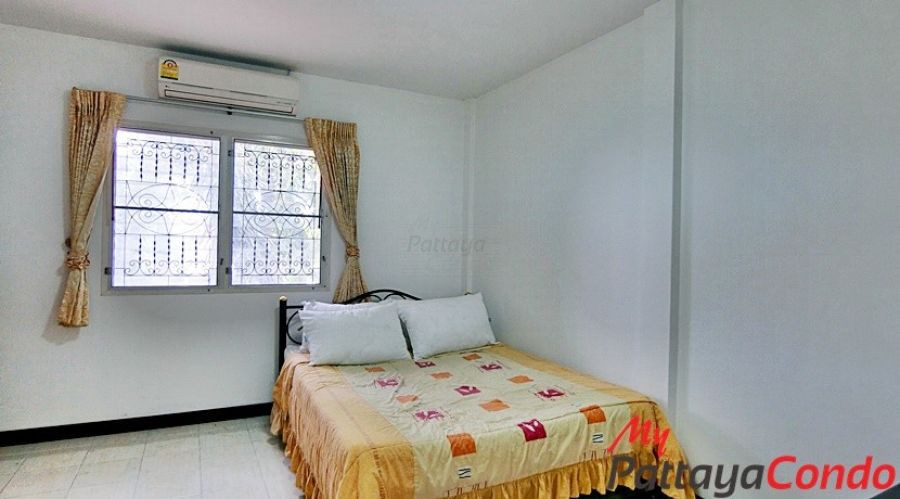Sub Sombat Village Central Pattaya Townhouse For Sale - HCSS03