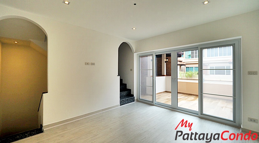 Beverly Hills Village Pattaya Townhouse For Sale - HP0003-13
