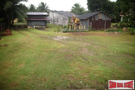 Two Bedroom House and Large Land Plot in Thalang Close to All Amenities