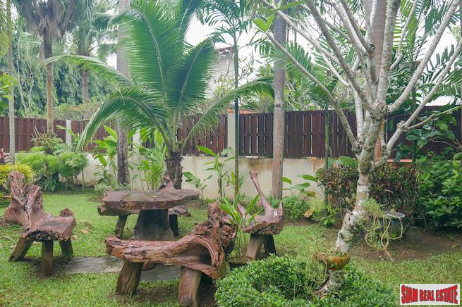 Luxurious Contemporary Pool Villa Estate for Sale near Loch Palm-3