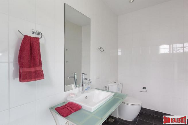 Botan Village | Large Modern 4 bedroom House with Views over Loch Palm Golf Course-11