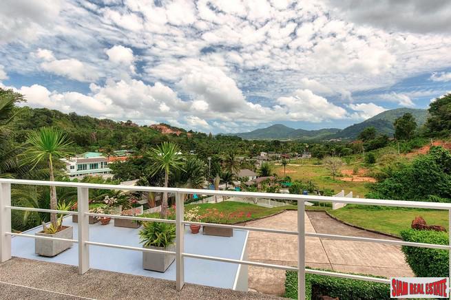 Botan Village | Large Modern 4 bedroom House with Views over Loch Palm Golf Course-3