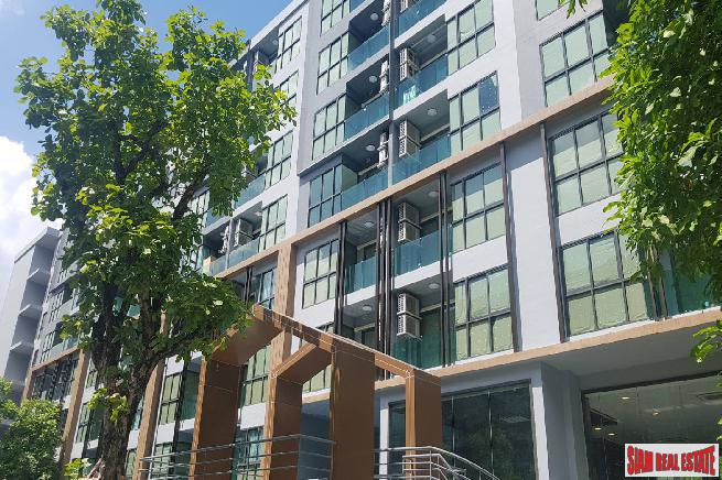 Ready to Move in Resort Style Low-Rise Condo next to Canal at Sukhumvit 50, BTS Onnut - 1 Bed Units - Up to 33% Discount and Full Furnished!-4