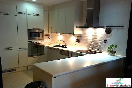The Lakes | Huge Two Bedroom Pet Friendly Condo with Views and Extras Asok-11