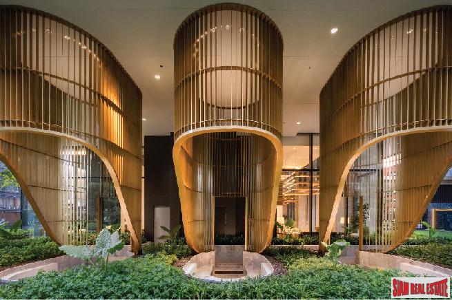 Newly Completed Ultra Luxury High-Rise Condo at Chidlom in the Pathumwan Area -Discount and Rental Guarantee 5% for 2 Years! 2 Bed Units