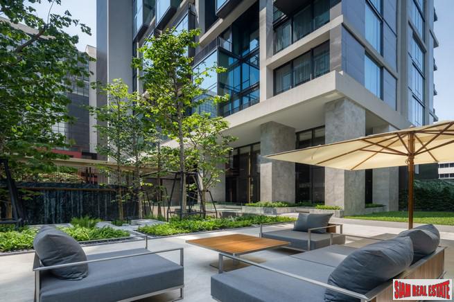 Newly Completed Ultra Luxury High-Rise Condo at Chidlom in the Pathumwan Area -Discount and Rental Guarantee 5% for 2 Years! 2 Bed Units