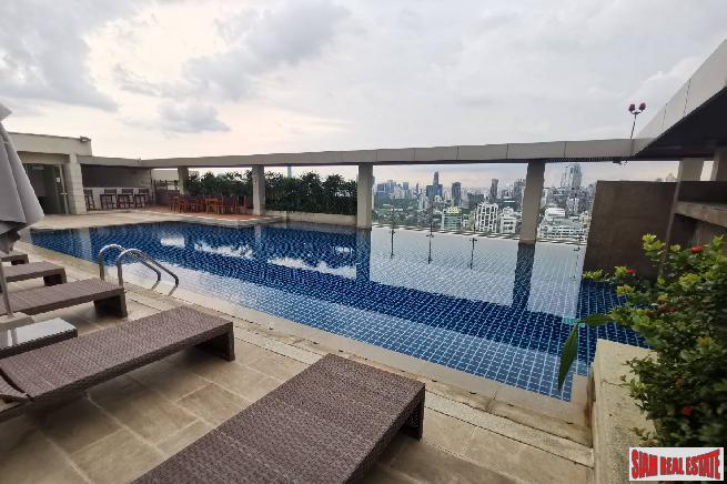 The Lakes | Modern One Bedroom Luxury Condo for Rent with Views next to Benchakiti Park, Asoke-9