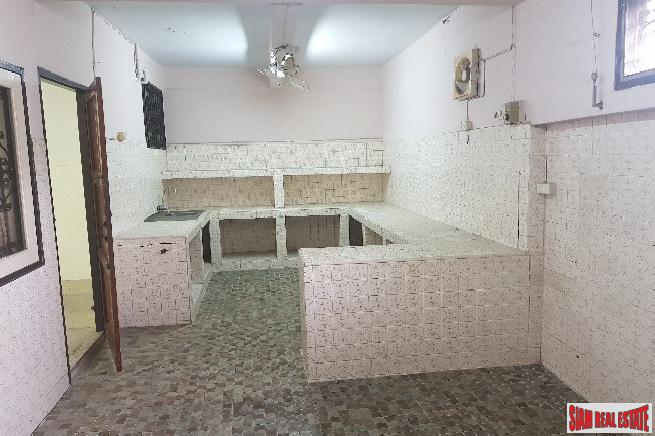 Ekkamai 22 | Two Storey Large Four Bedroom Townhouse for Sale-4