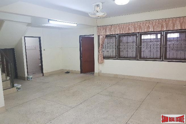 Ekkamai 22 | Two Storey Large Four Bedroom Townhouse for Sale-8