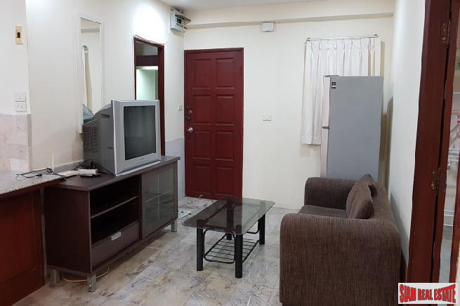 Saranjai Mansion | Large One Bedroom with Balcony and Pool View on Sukhumvit 6, Bangkok-5