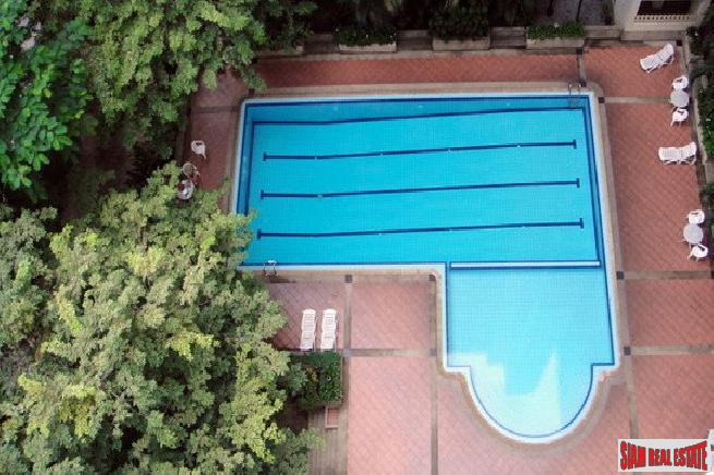 Saranjai Mansion | Large One Bedroom with Balcony and Pool View for Rent on Sukhumvit 6, Bangkok