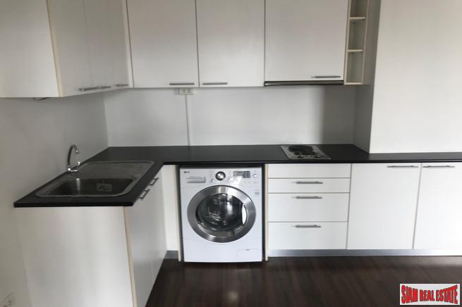 D65 | Large Spacious Three Bedroom in Low Rise Condo between Ekkamai and Phra Khanong-9