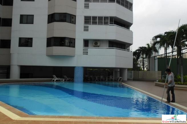 Baan Suan Petch | Roomy Two Bedroom Condo Good for Small Family in Phrom Phong-9