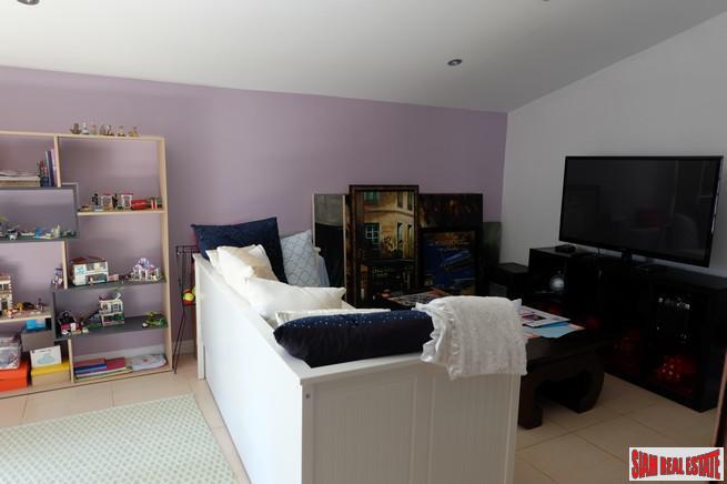 Loch Palm Cove | Large Courtyard Design Three Bedroom Pool Villa for Sale-7
