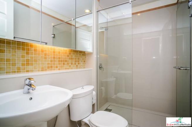 Aguston Sukhumvit 22 | Charming Deluxe Two Bedroom Condo with Extras and Pets Allowed in Phrom Phong