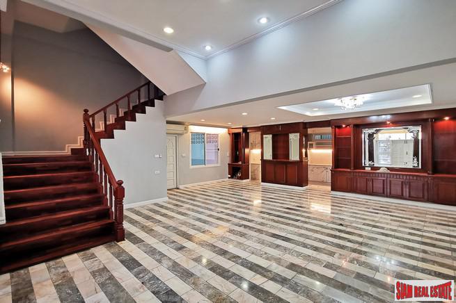 Three Storey Six Bedroom Home for Sale in an Excellent Sathupradit-Rama 3 Location-3