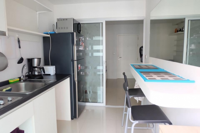 Aspire Rama 9 | Brightly Furnished One Bed Condo on 20th Floor with Closed Kitchen in Excellent Location of Rama 9-13