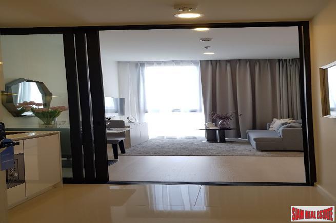 New Luxury High-Rise Newly Completed Next to BTS at Ratchayothin, Chatuchak - 1 Bed Units-21