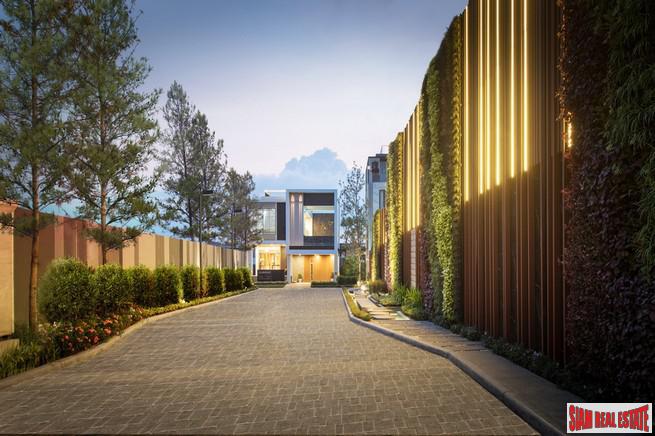 Secure Estate of Luxury Town Homes in Construction at Sukumvit 101, Phunnawithee-14