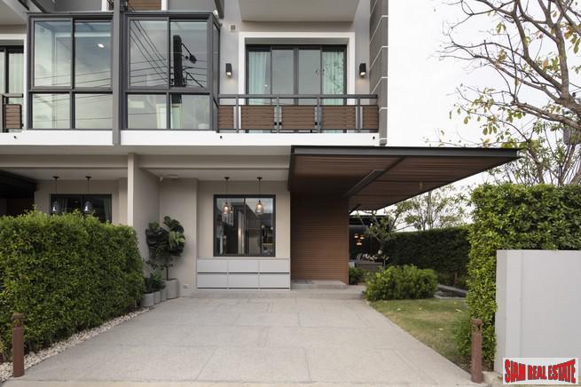 New Project in Construction Of Modern Smart Home Town Houses with Large Club House at Ladprao-1