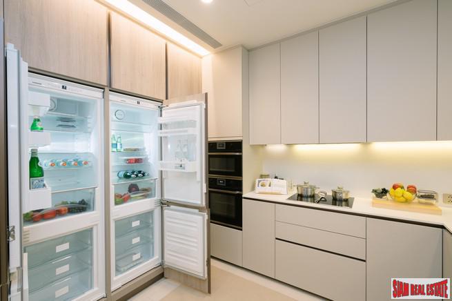 New Ultra Luxury High-Rise on Sukhumvit Road close to BTS Ekkamai - 1 Bed Units