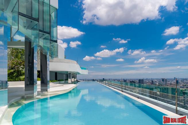 Newly Completed Mega Project with 2,400 Sqm of Sky Facilities only 300 metres to MRT Phra Ram 9, Rama 9 Road - Studio Units-0