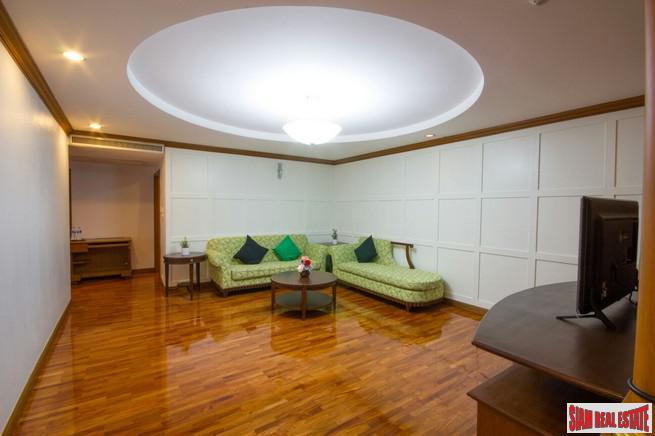 Sachayan Mansion | Huge Three Bedroom Apartment for Rent in Thong Lo - Perfect for a Family + Pet Friendly