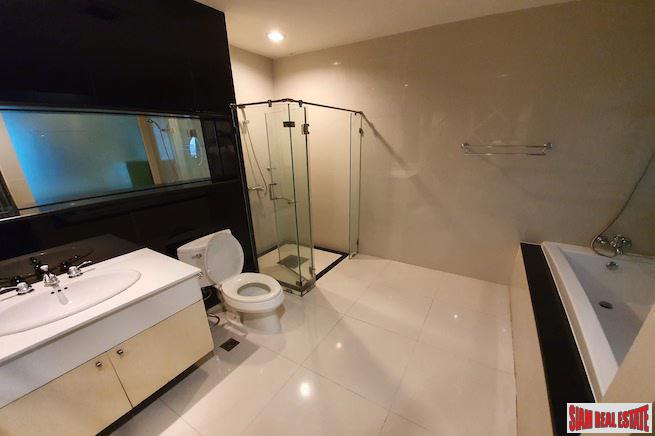 Address Chidlom | Extra Large One Bedroom with City Views for Rent-10