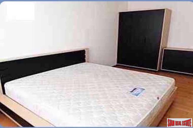 Villa Sathorn | Cozy One Bedroom Condo for Rent only 5 Minutes from the BTS-4