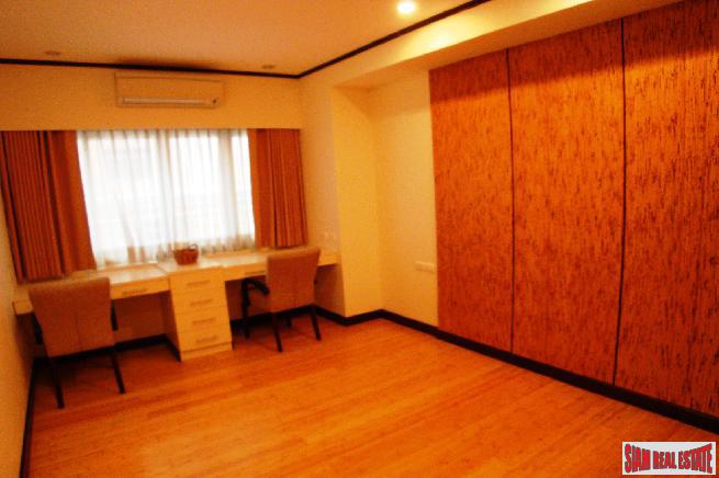 Saranjai Condominium | Impressive 3 Bedroom Sukhumvit Condo with Scenic Roof Garden-9