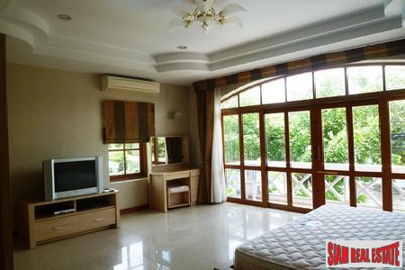 Anuphas Golf Ville | Three Bedroom Mountain View House with Pool in Kathu
