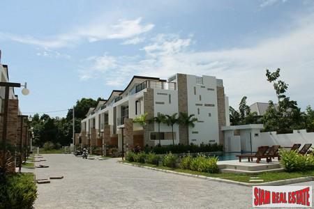 Three-Bedroom Townhomes with Jacuzzi Roof Terraces in Rawai-15