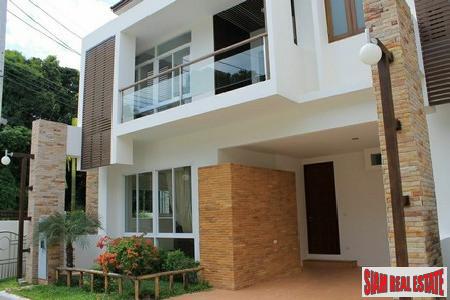Three-Bedroom Townhomes with Jacuzzi Roof Terraces in Rawai-1