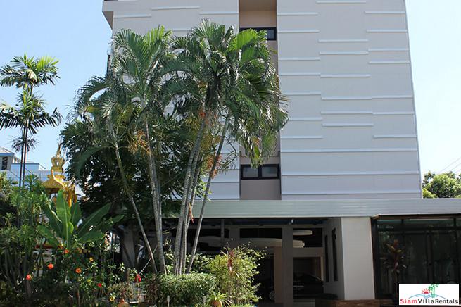 Three Bedroom Pet Friendly Condo a Short walk to BTS Ekamai on Soi 12-7