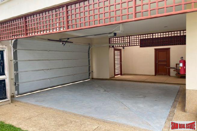 Contemporary three-bedroom villa with private pool in Laguna-6